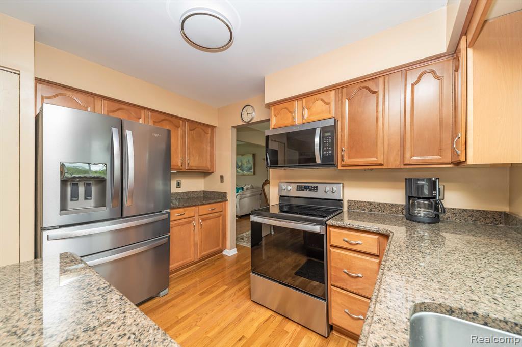 5628 WARRENSHIRE Drive, West Bloomfield, MI — Photo 30
