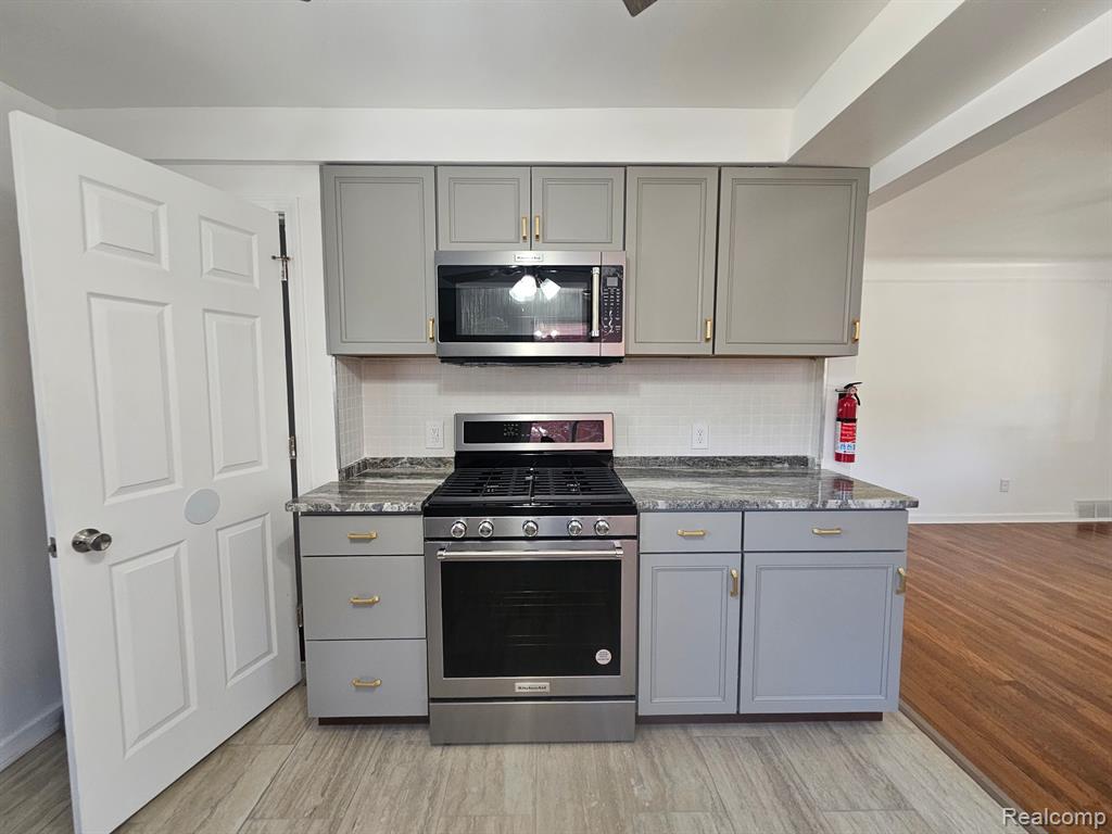 4055 17TH Street, Wyandotte, MI 48192 — Photo 13