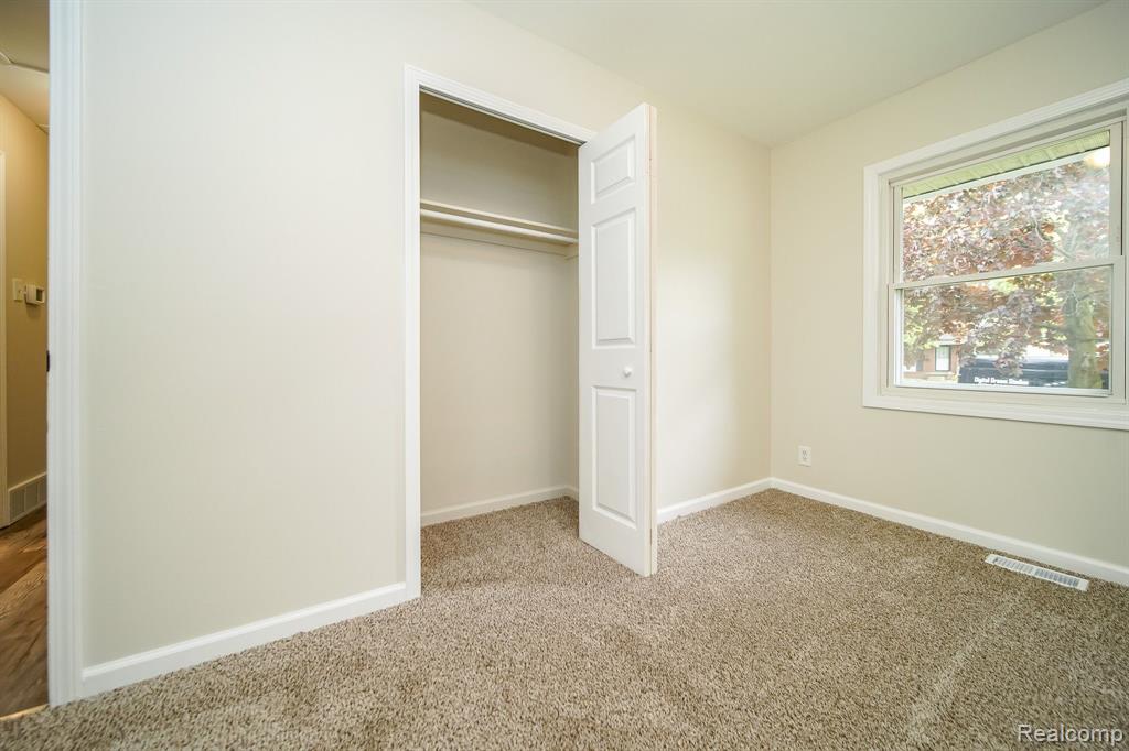 598 COVINGTON Street, South Lyon, MI 48178 — Photo 49