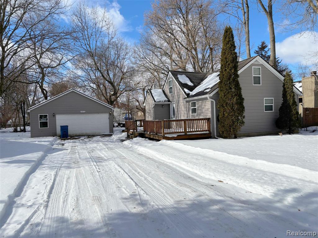 4675 Lakeborn Drive, White Lake, MI 48383 — front exterior