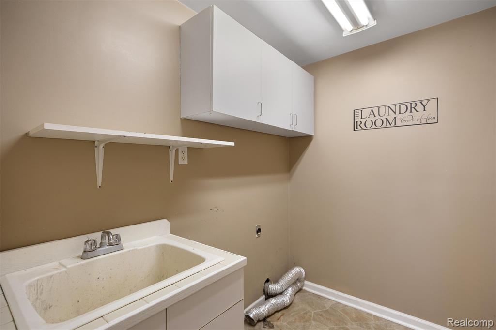 590 Hillwood, White Lake, MI 48383 — Photo 21