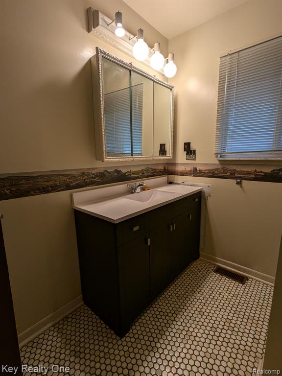 150 PORTER Lane, Leonard, MI 48367 — Photo 23