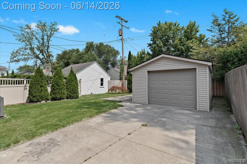 312 MCKINLEY Avenue, Grosse Pointe Farms, MI 48236 — Photo 35