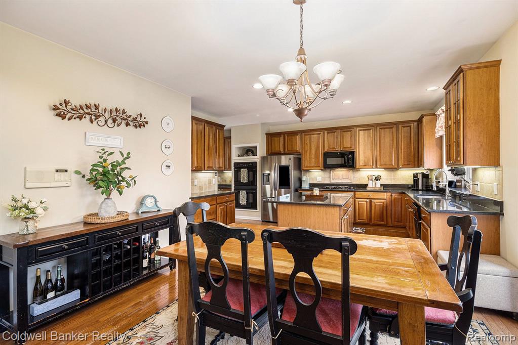 48520 Antique, Canton, MI 48187 — Photo 8