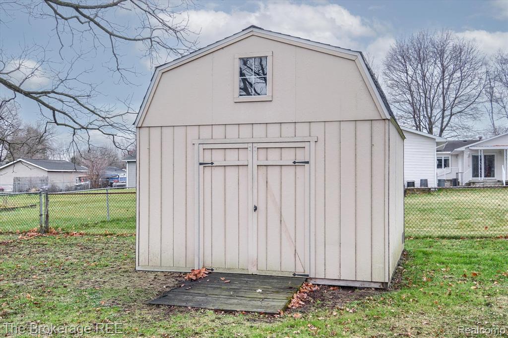 5107 Hartland Drive, Flint, MI 48506 — Photo 5