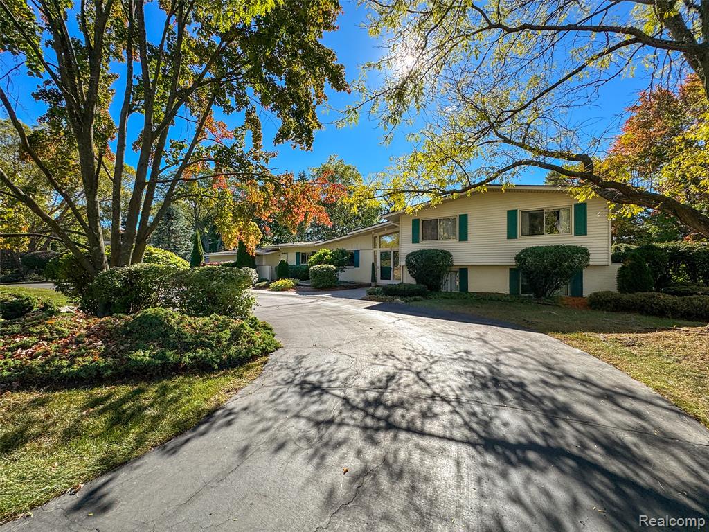 5361 Echo Road, Bloomfield Hills, MI 48302 — front exterior