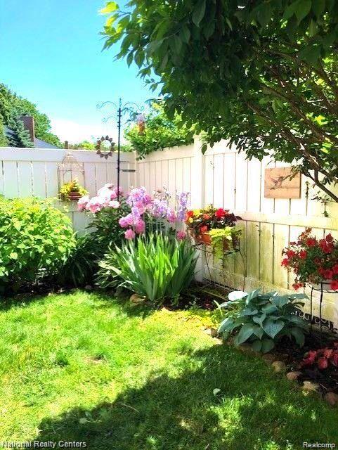 21336 E GLEN HAVEN Circle, Northville, MI 48167 — Photo 23
