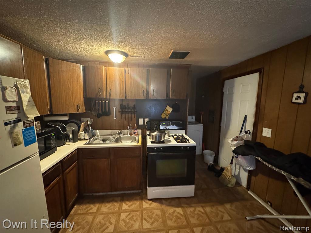 12920 E Canfield Street, Detroit, MI 48215 — Photo 8