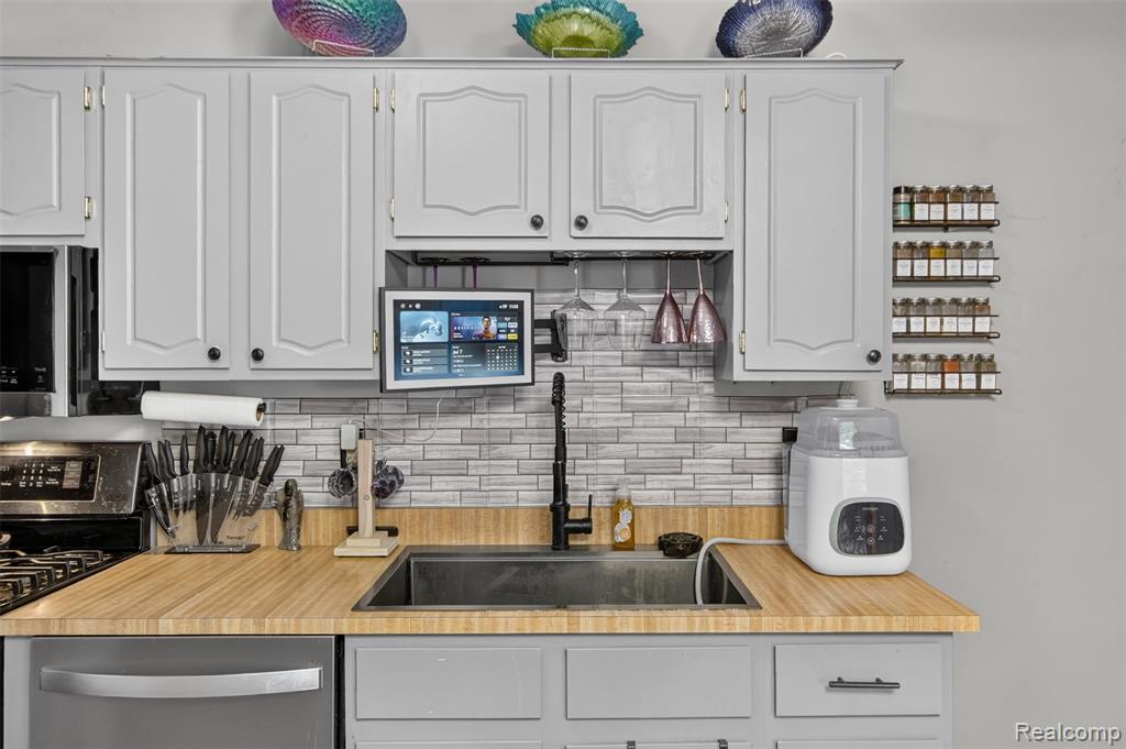 44100 Somerset Square, Canton, MI 48187 — Photo 16