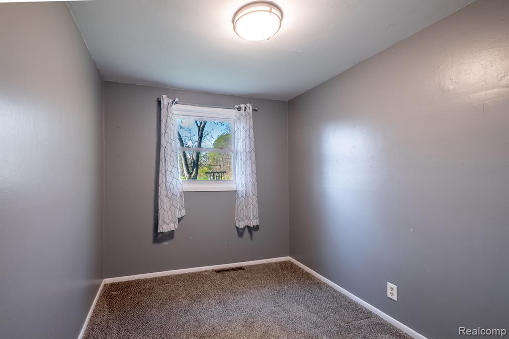 4472 MARLBOROUGH Drive, Flint, MI 48506 — Photo 11