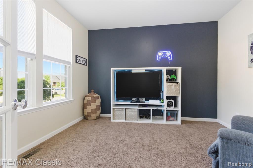 7946 Russell Drive, Westland, MI — Photo 11