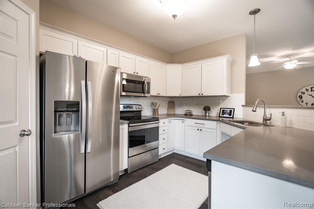 5656 Flagstaff Pines Dr, Shelby Twp, MI 48317 — Photo 9