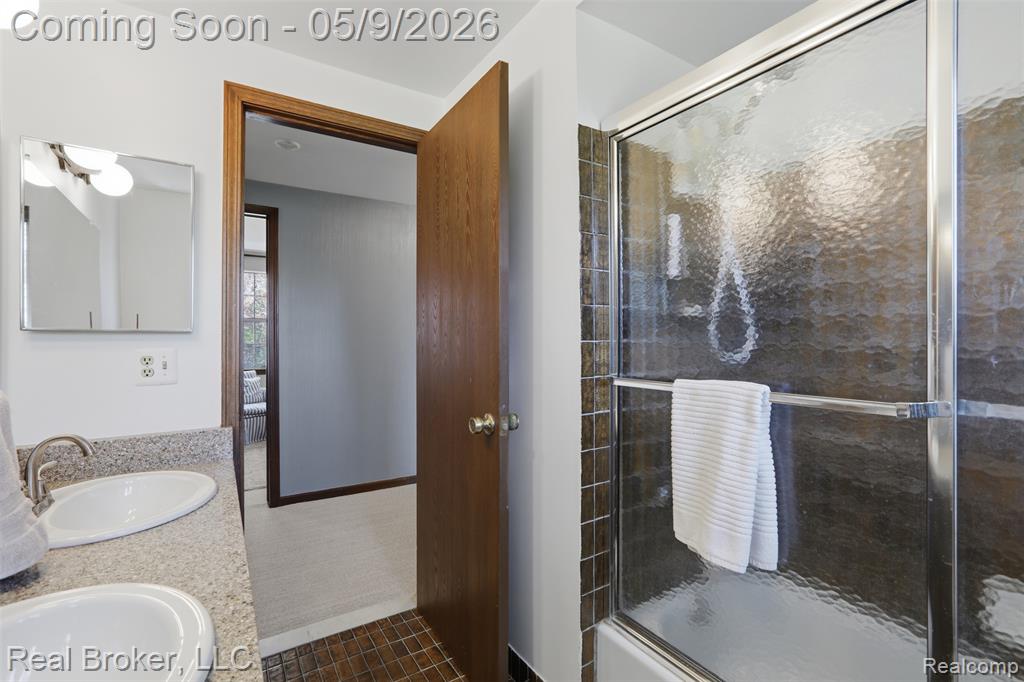 5037 Bantry Drive, West Bloomfield, MI — Photo 33