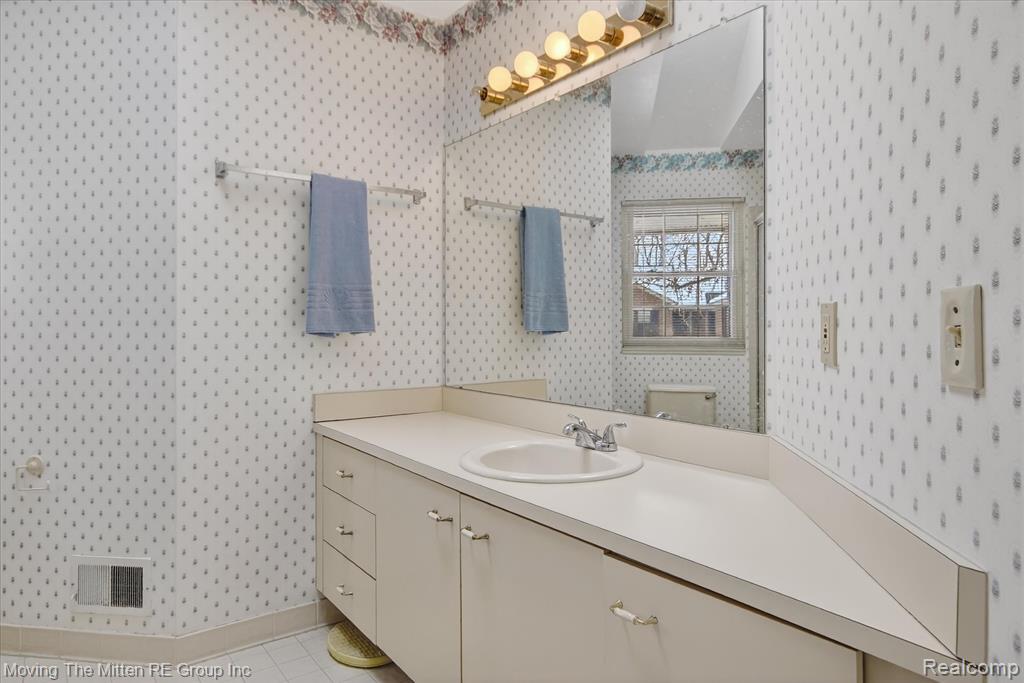 7127 Danbrooke Court, West Bloomfield, MI, 00000