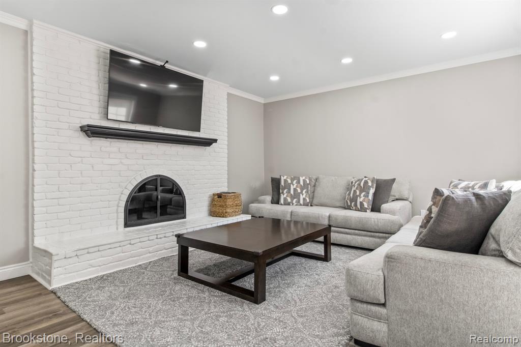 42838 FREEPORT Drive, Sterling Heights, MI 48313 — Photo 24
