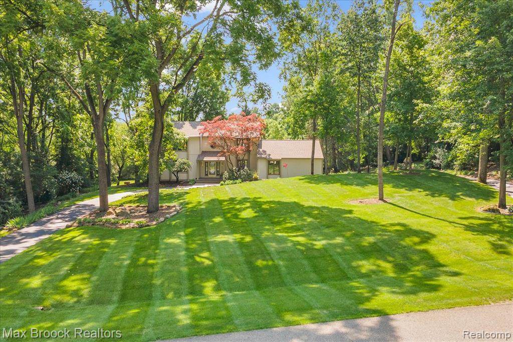7015 Scenic Ridge Drive, Clarkston, MI — front exterior