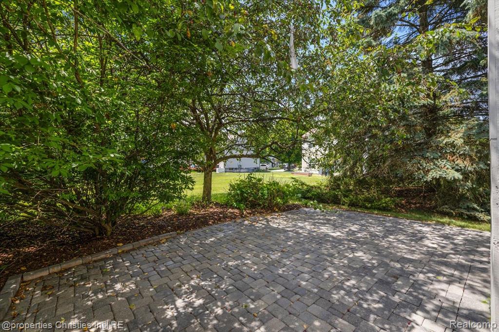 6873 Fox Lane, Waterford, MI 48327 — Photo 11