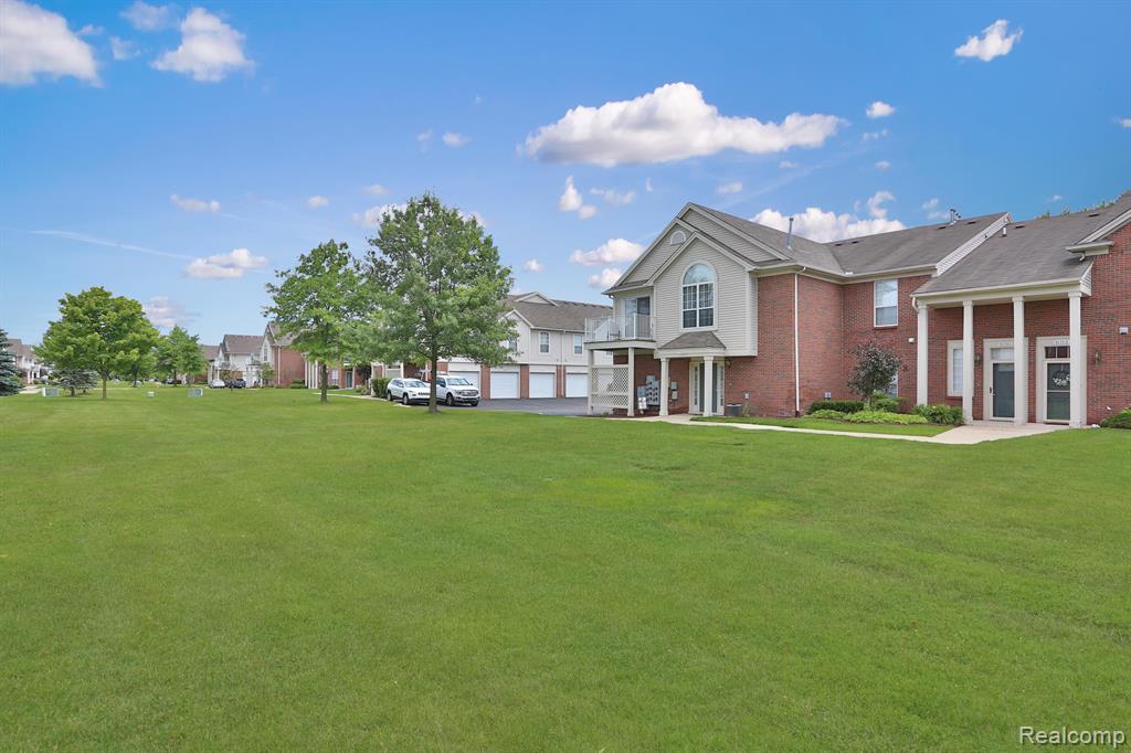 51699 ADLER PARK Drive W, Chesterfield, MI — Photo 3