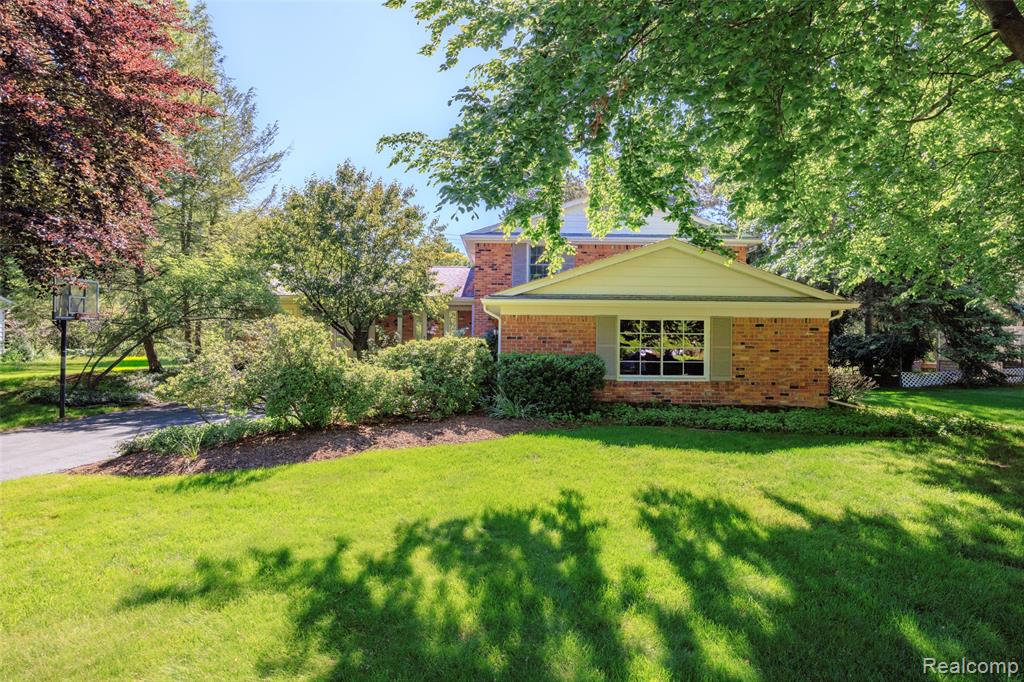 19646 Wilshire Boulevard, Beverly Hills, MI 48025