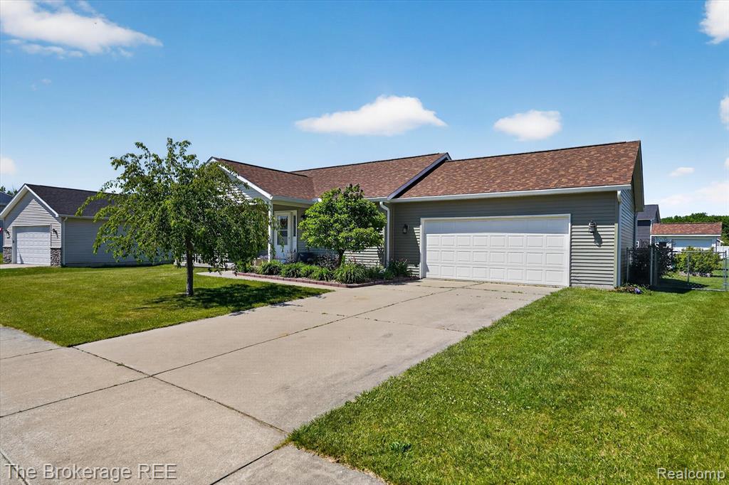 2092 Brier Crest Drive, Davison, MI 48423 — Photo 2
