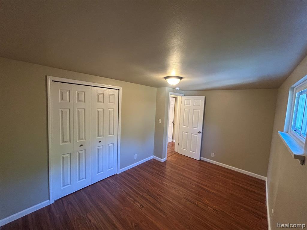 6182 Surrey Lane, Burton, MI 48519 — Photo 15