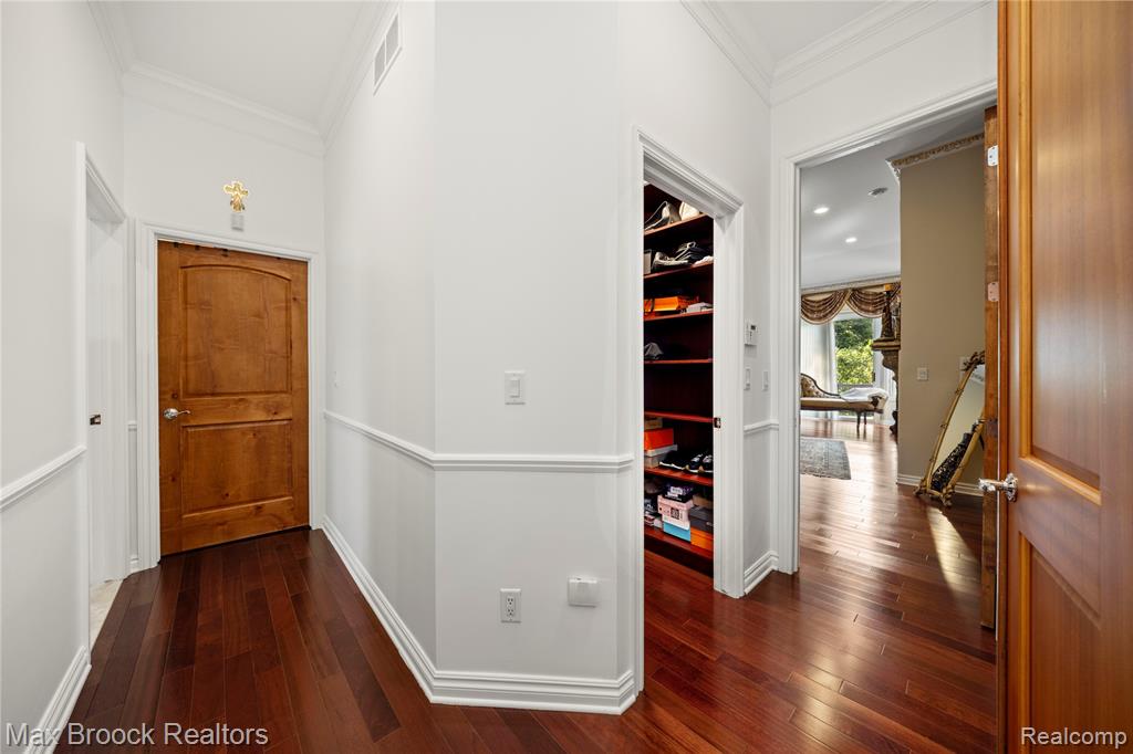5679 Branford Drive, West Bloomfield, MI — Photo 26