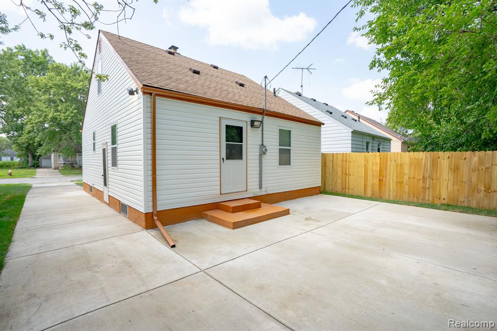 8068 Patton Street, Detroit, MI 48228 — Photo 38