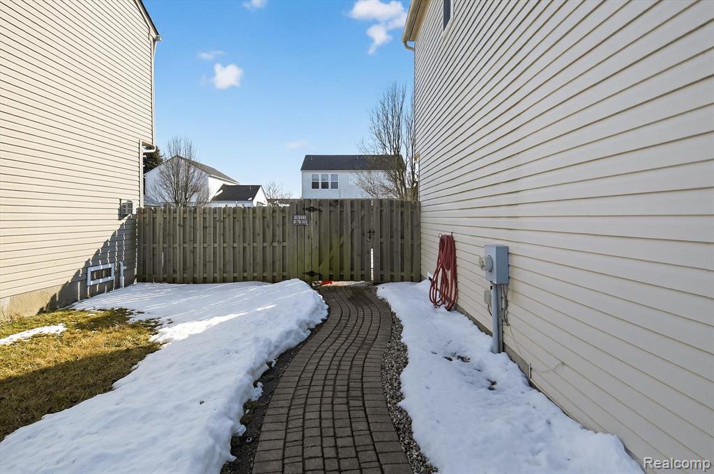 7526 Carlton Drive, Ypsilanti, MI 48197 — Photo 45