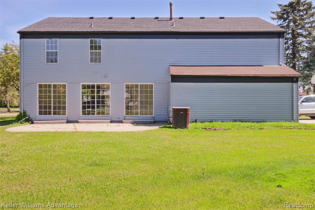 5262 Kingsfield Drive, West Bloomfield, MI — Photo 31