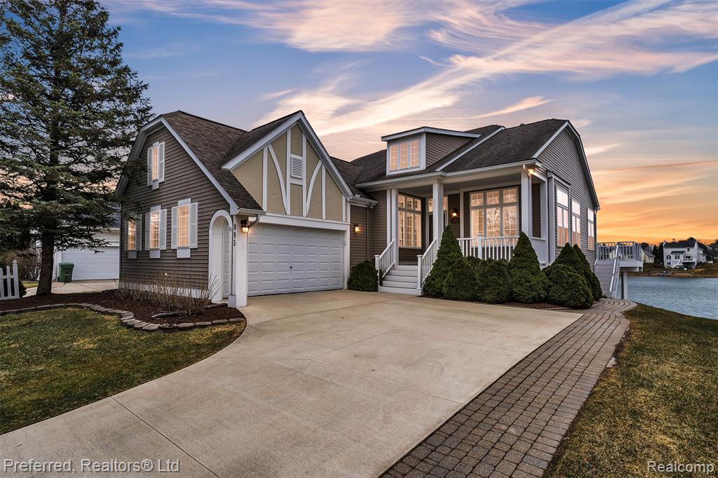 985 Watersedge Court, Oxford, MI 48371 — front exterior