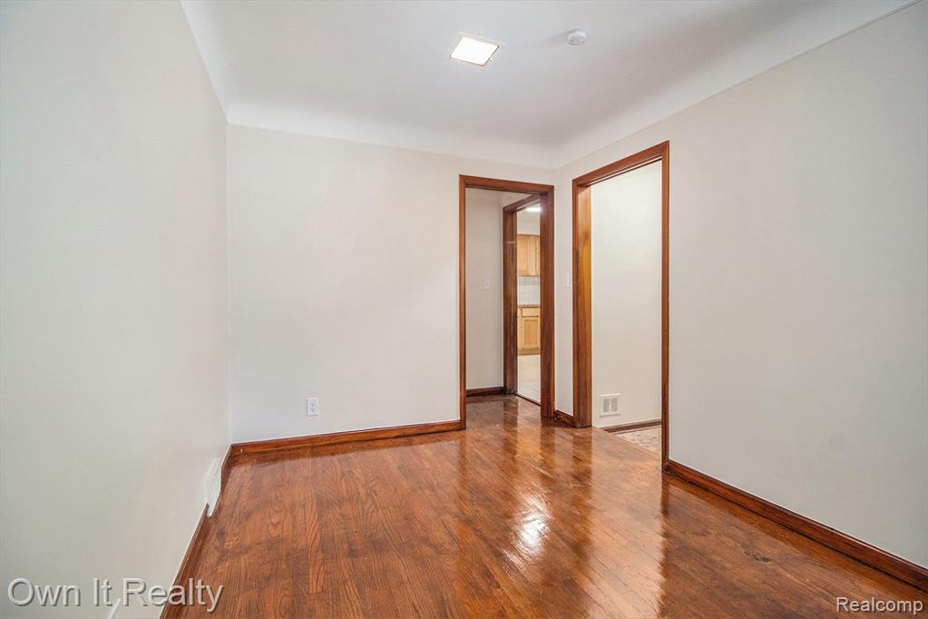 27619 California Drive SW, Southfield, MI 48076 — Photo 9