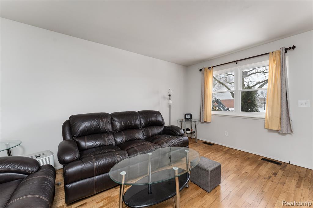 45704 Kensington St, Utica, MI 48317 — Photo 10