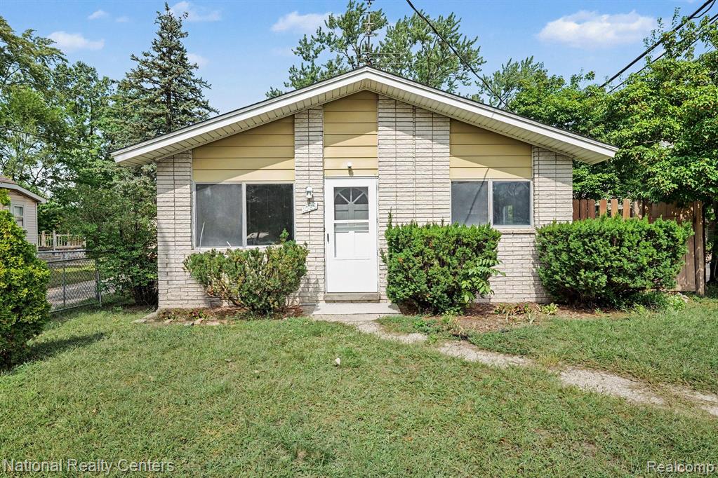 1069 Urbancrest Drive, Troy, MI 48083