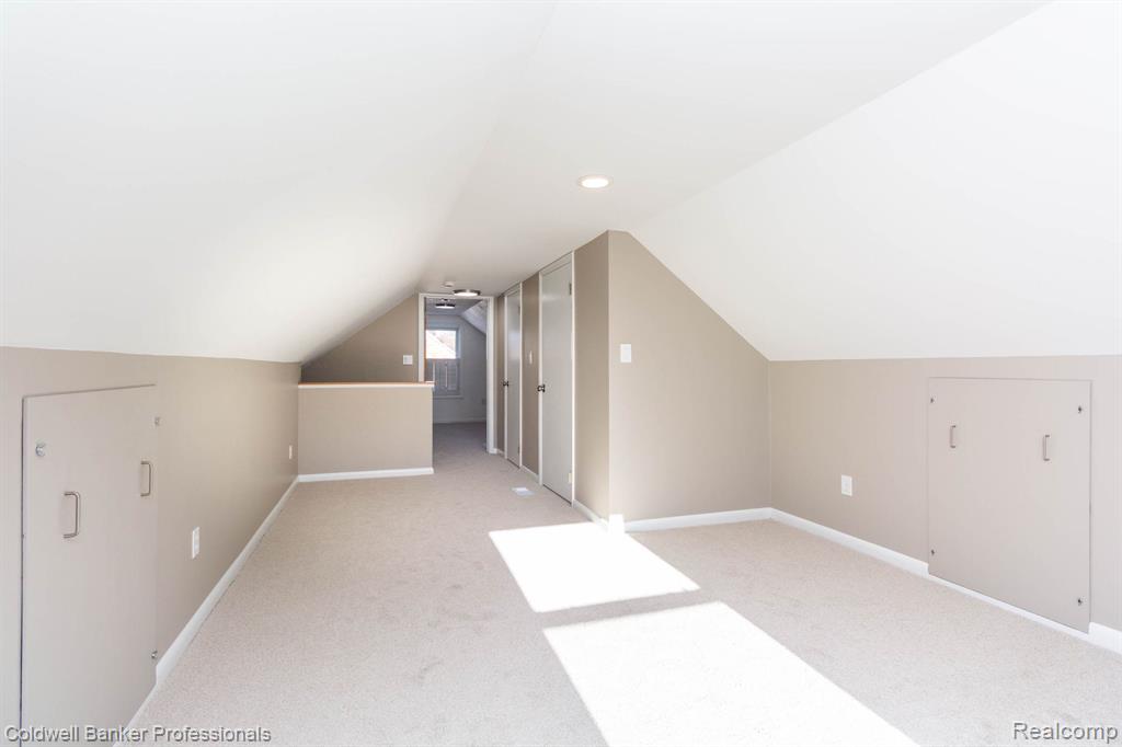 1921 Beverly Street, Sylvan Lake, MI 48320 — Photo 16