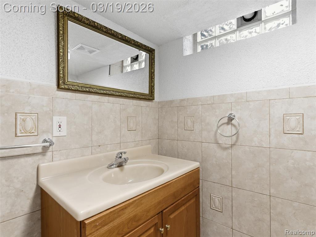 27320 Sunset Boulevard E, Lathrup Village, MI 48076 — Photo 44
