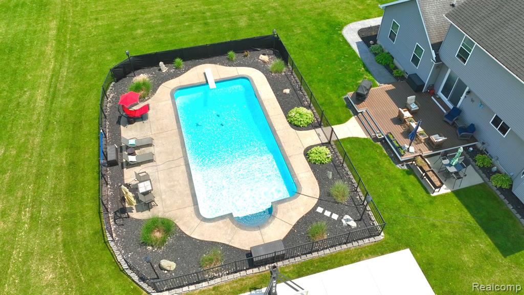 5015 LINDEMERE Drive, Fowlerville, MI 48836 — Photo 55