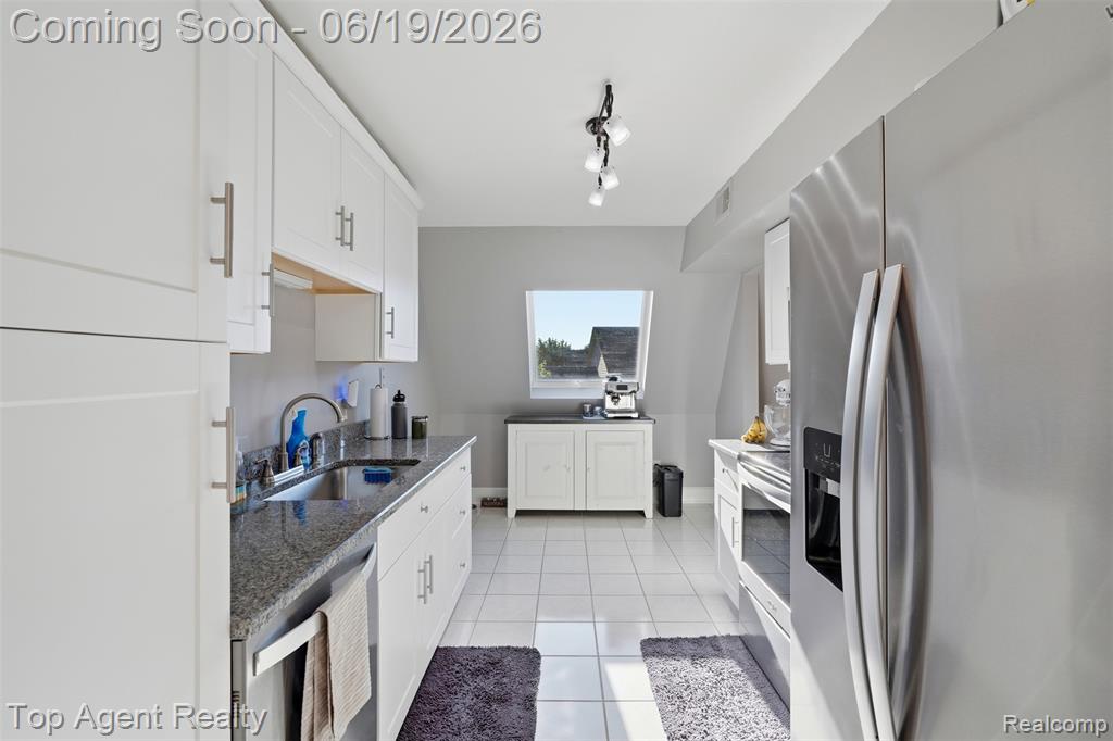 42374 Lochmoor Street, Clinton Twp, MI 48038 — Photo 4