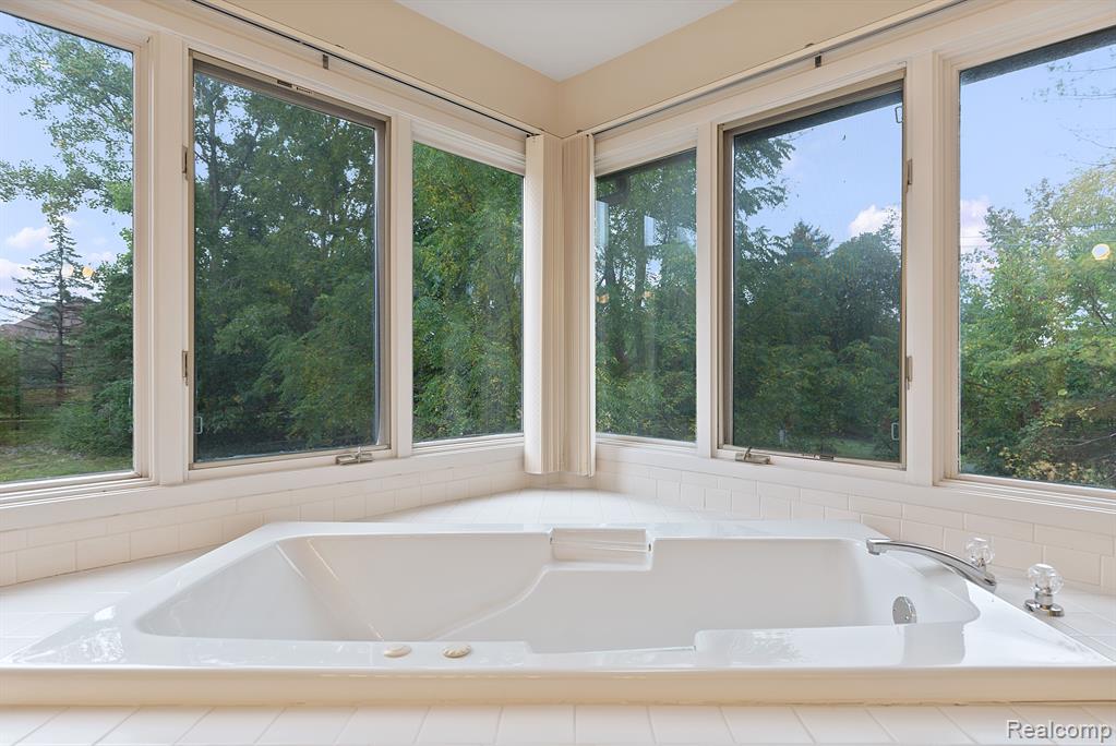 6786 TORYBROOKE Circle, West Bloomfield, MI 48323 — Photo 28