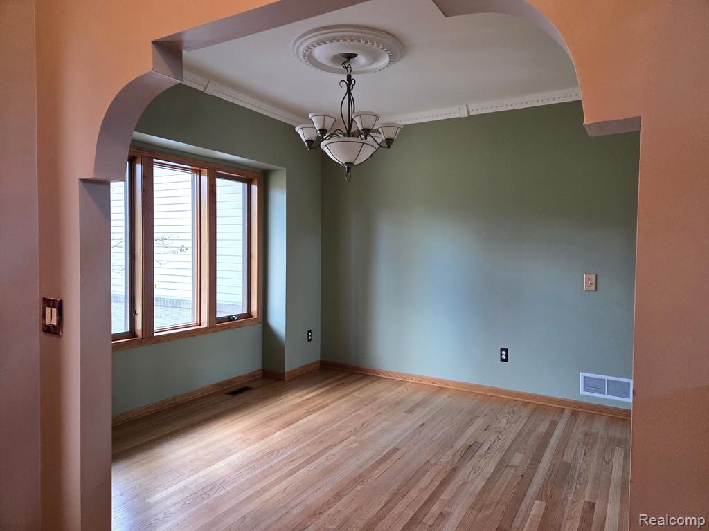 4453 CREEKVIEW Drive, Howell, MI 48843 — Photo 9