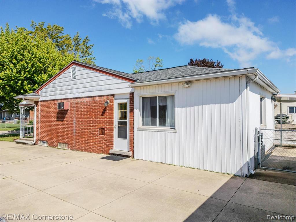 7018 BISON Street, Westland, MI — Photo 36