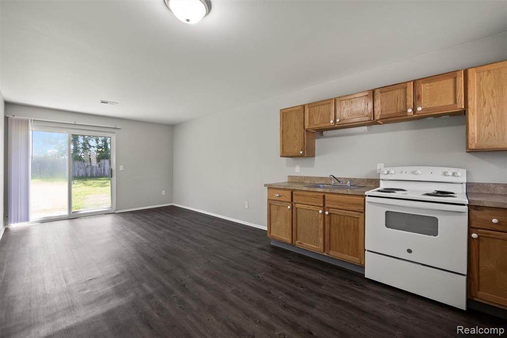 4144 Airport Road, Waterford, MI — Photo 4