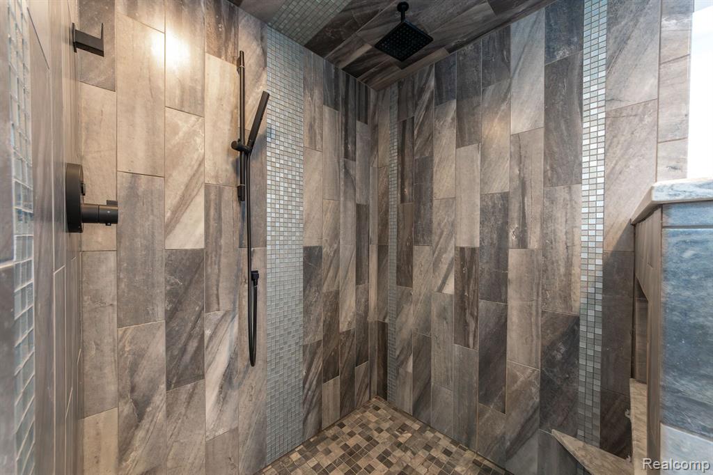 8484 SADDLEWOOD Drive, Brighton, MI 48116 — Photo 20