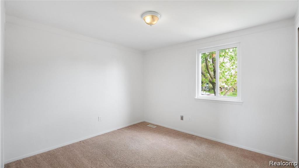 8336 Hickory Drive, Sterling Heights, MI 48312 — Photo 12