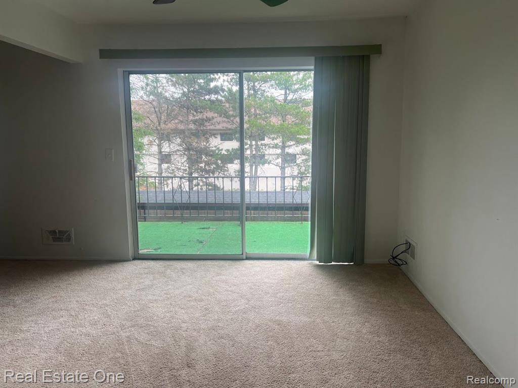 27690 E ECHO, 227, Farmington Hills, MI 48334 — Photo 12