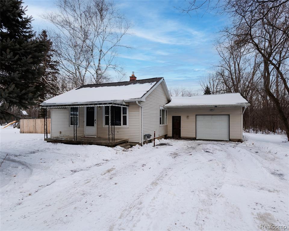 3246 Comer Drive, Flint, MI 48506 — front exterior