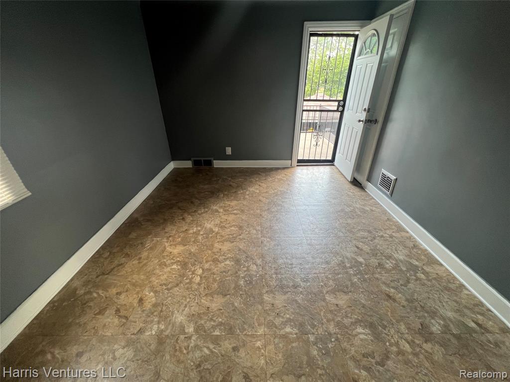 9527 E Outer Drive, Detroit, MI 48213 — Photo 25