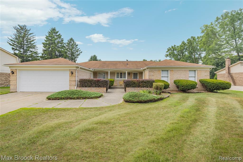 28977 Lake Park Dr. Drive, Farmington, MI 48331