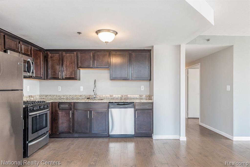 250 E HARBORTOWN Drive, 303, Detroit, MI 48207 — Photo 4