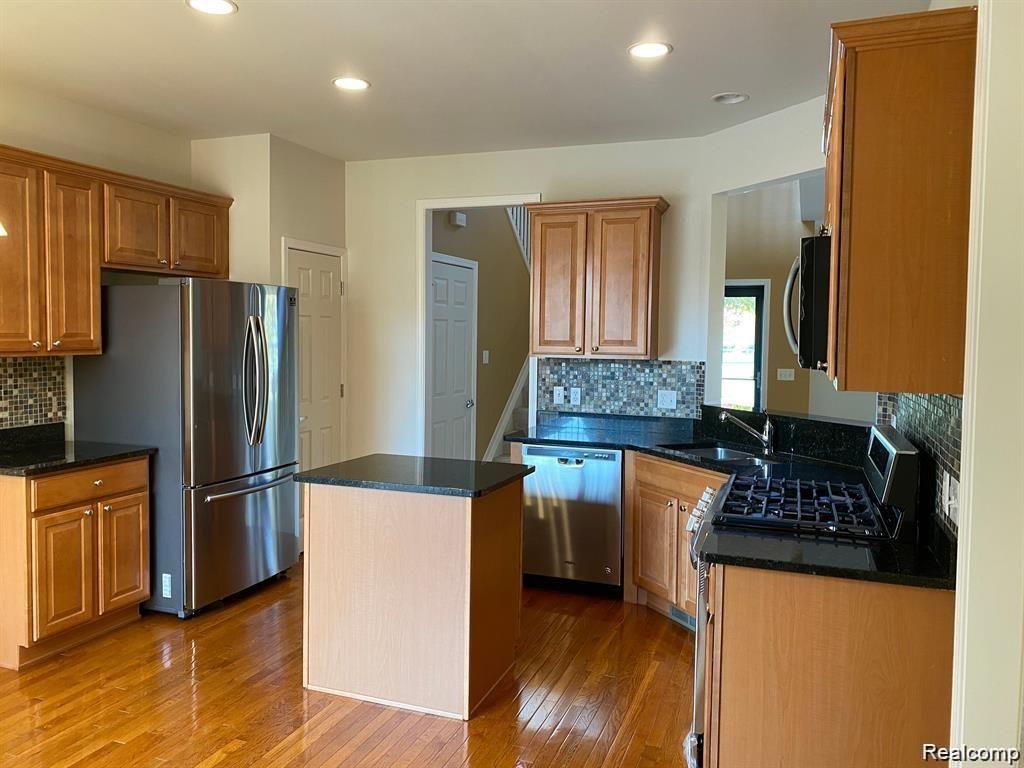 49691 COURTYARD Lane, Canton, MI 48188 — Photo 17