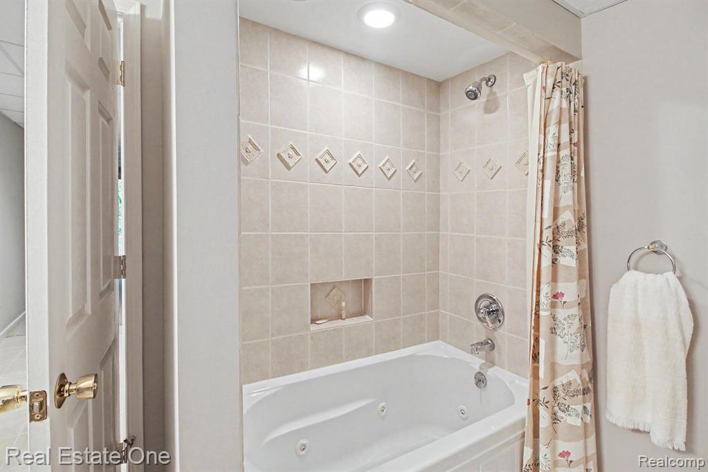 8189 High Point Trail, White Lake, MI — Photo 32
